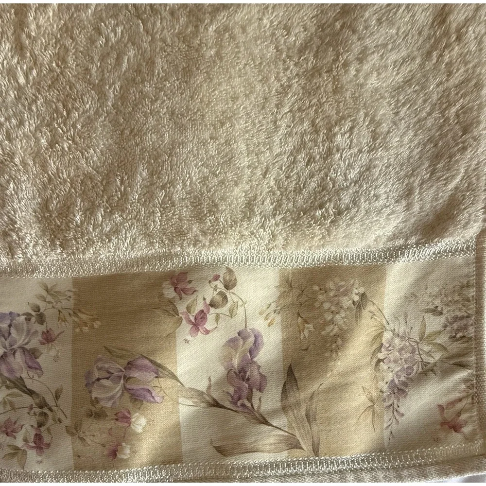 Croscill Home Floral Bath Hand Towels Set Beige Pink Trim Fringe Shabby Chic